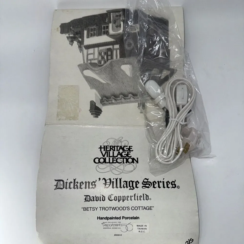 NEW Department 56 Dickens Village Copperfield Betsy Trotwood's Cottage 5550 Dept